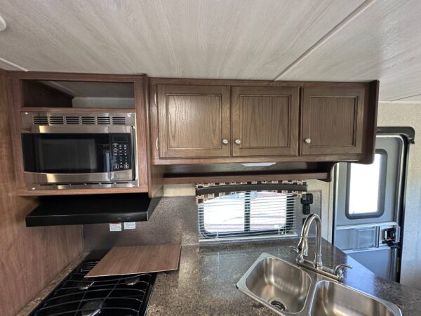 HEARTLAND PROWLER 28RLS 2017 - Image 12
