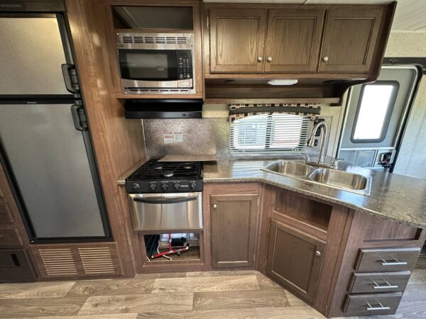 HEARTLAND PROWLER 28RLS 2017 - Image 13