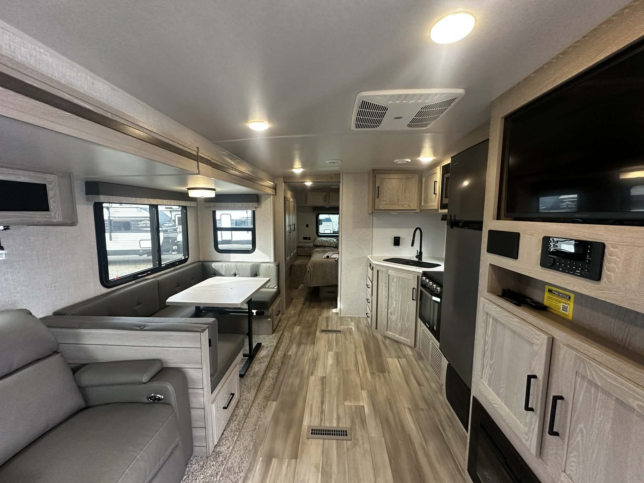 FOREST RIVER FLAGSTAFF SUPER LITE 27BHWS 2022 – Image 7