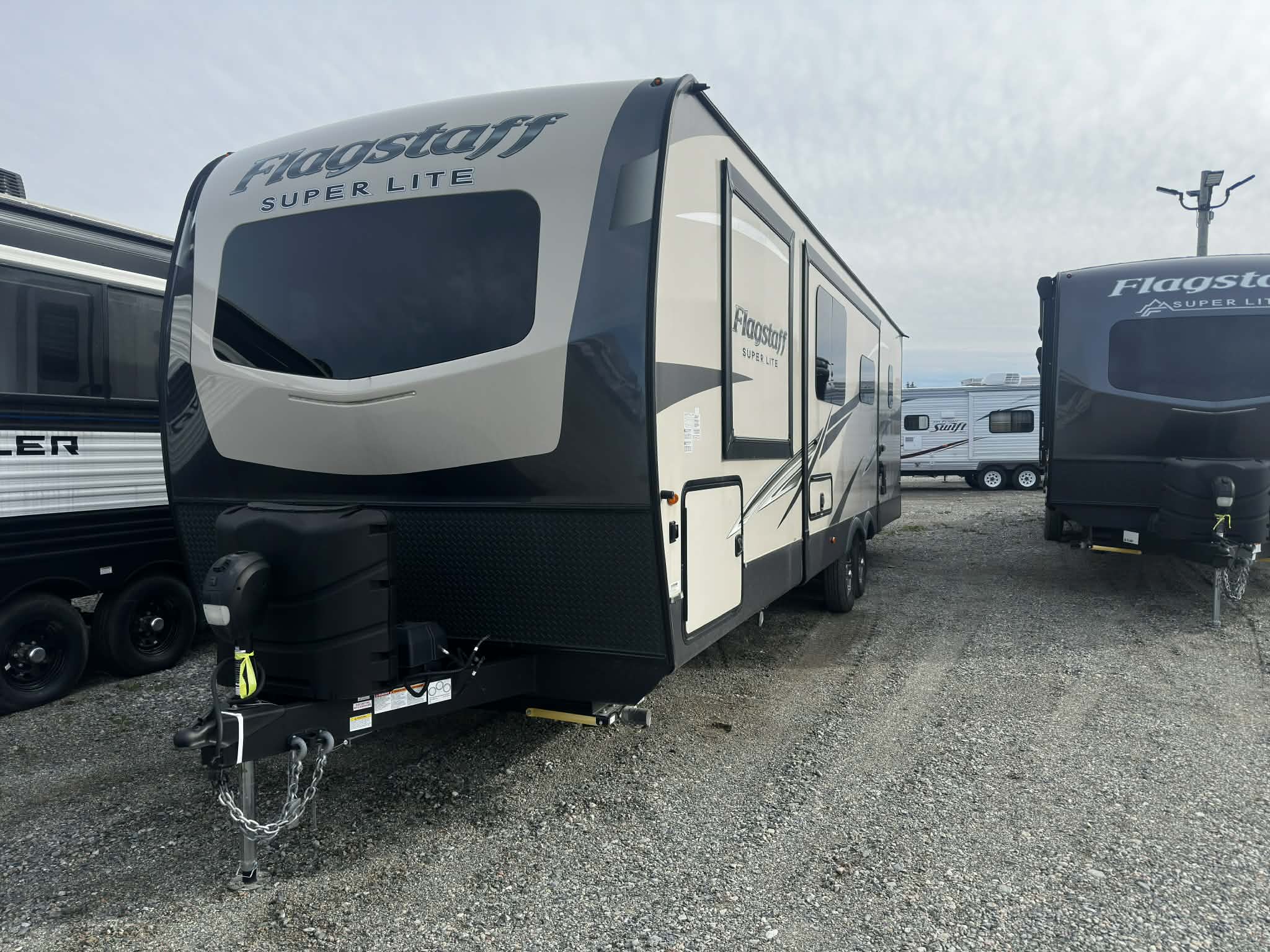 FOREST RIVER FLAGSTAFF SUPER LITE 27BHWS 2022 – Image 2