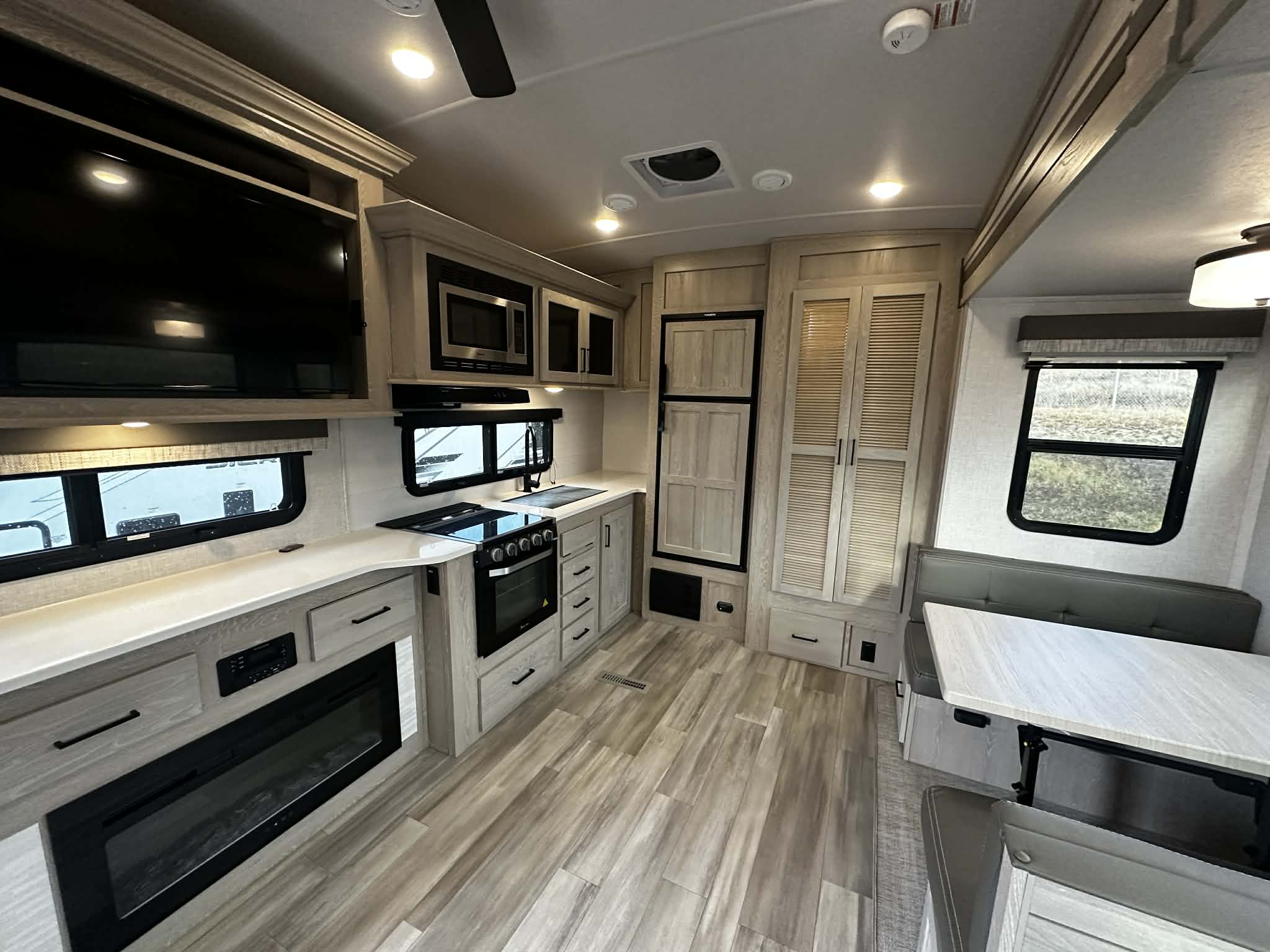 FOREST RIVER FLAGSTAFF SUPER LITE 528RKS 2022 – Image 8