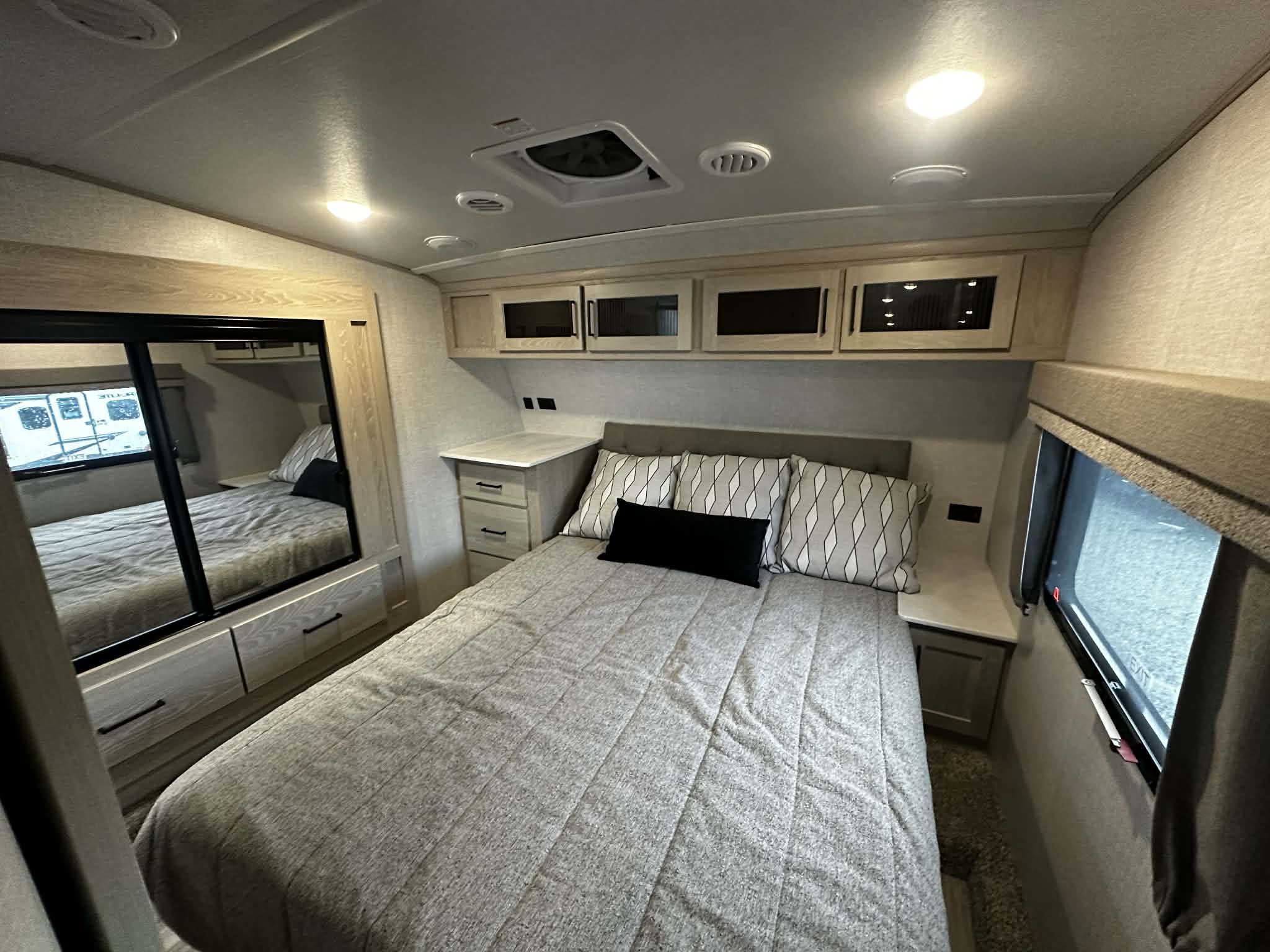 FOREST RIVER FLAGSTAFF SUPER LITE 528RKS 2022 – Image 27