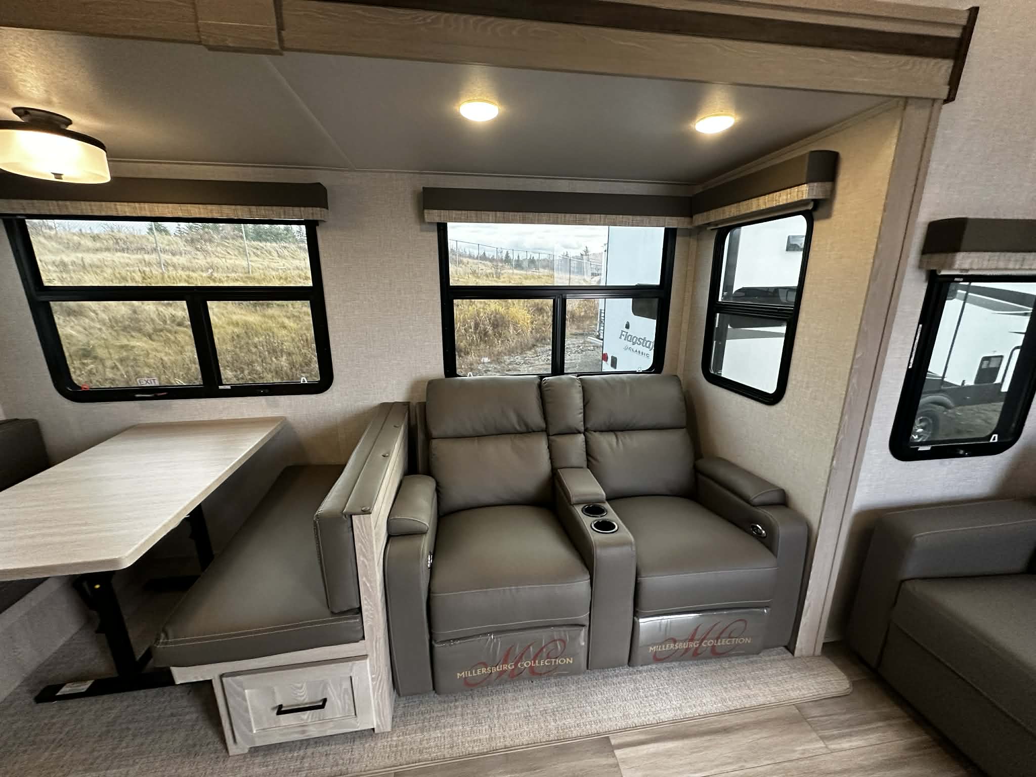 FOREST RIVER FLAGSTAFF SUPER LITE 528RKS 2022 – Image 17