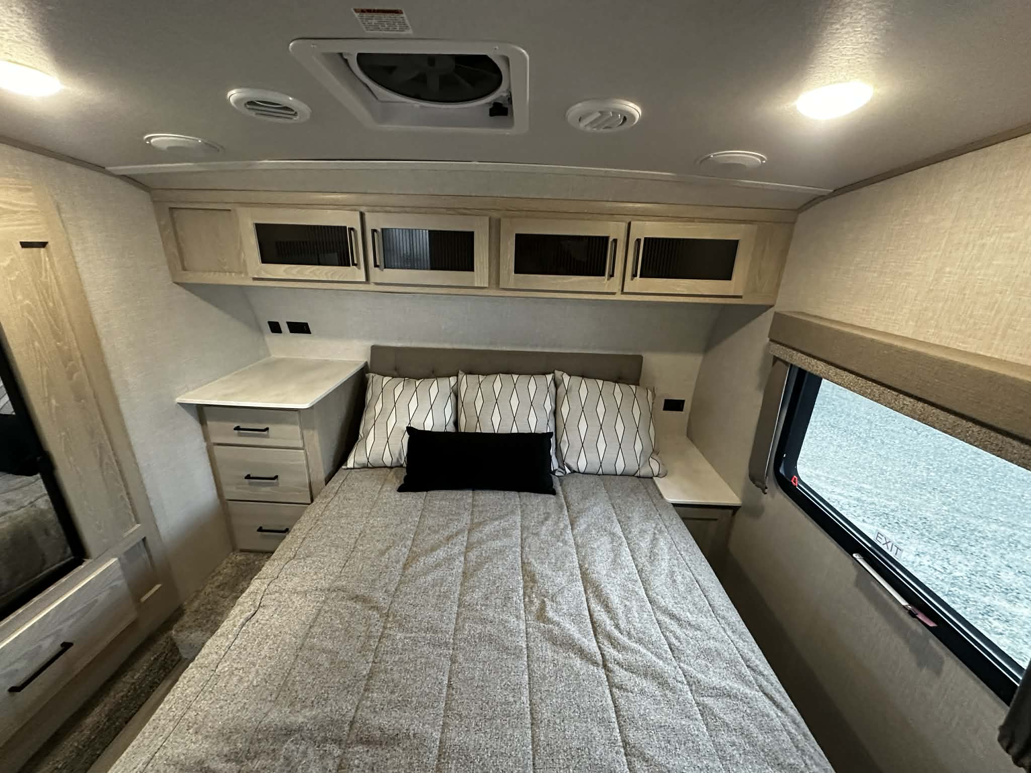 FOREST RIVER FLAGSTAFF SUPER LITE 528RKS 2022 – Image 26