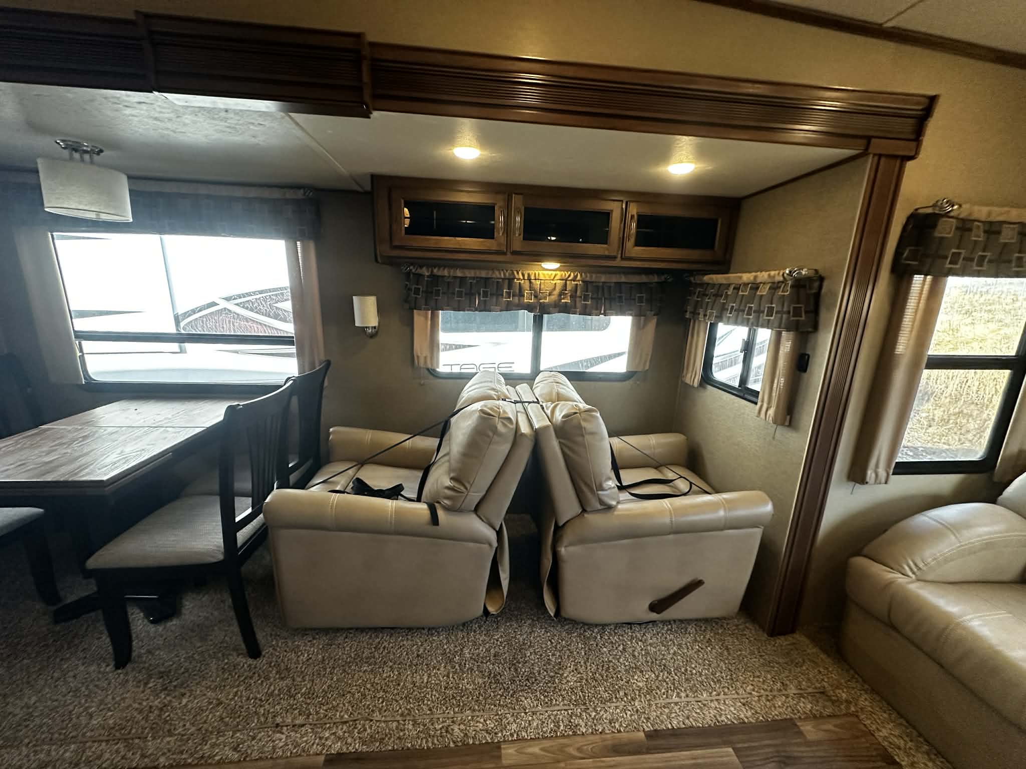 COACHMEN CHAPARRAL 336TSIK 2017 – Image 9