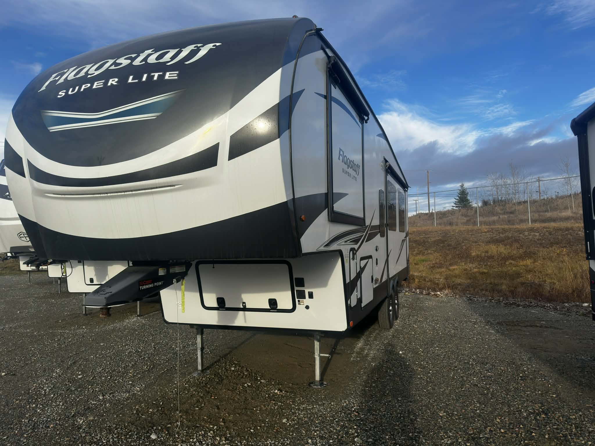 FOREST RIVER FLAGSTAFF SUPER LITE 528RKS 2022 – Image 2