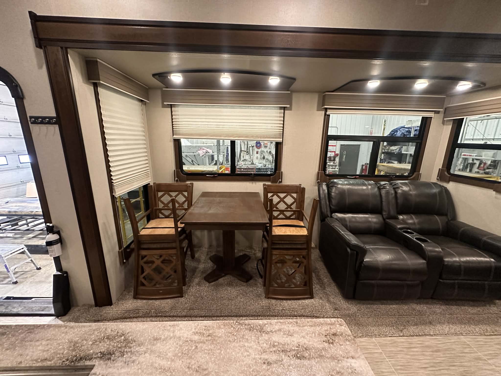 FOREST RIVER CRUSADER 340RST 2019 – Image 9