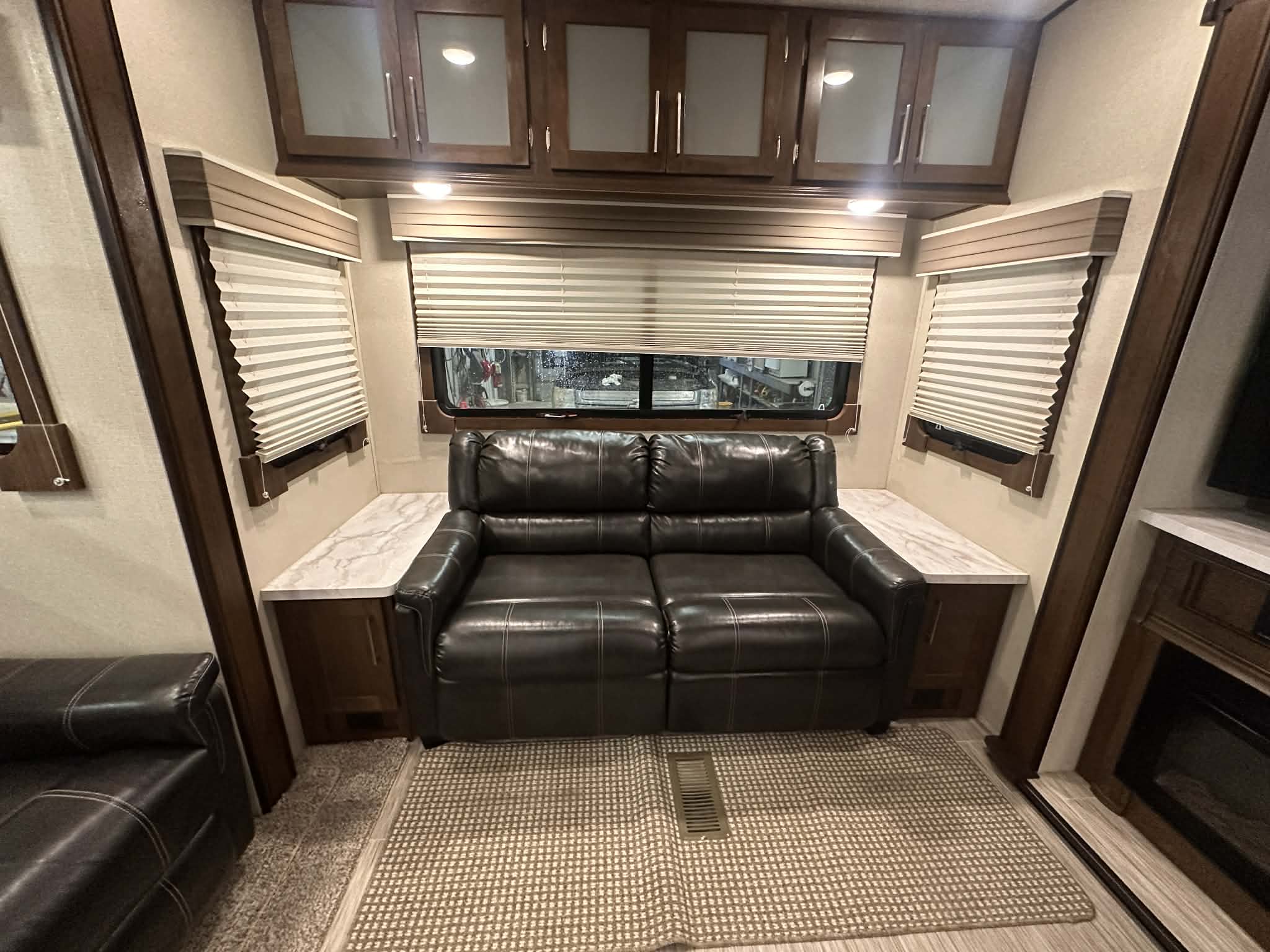 FOREST RIVER CRUSADER 340RST 2019 – Image 11