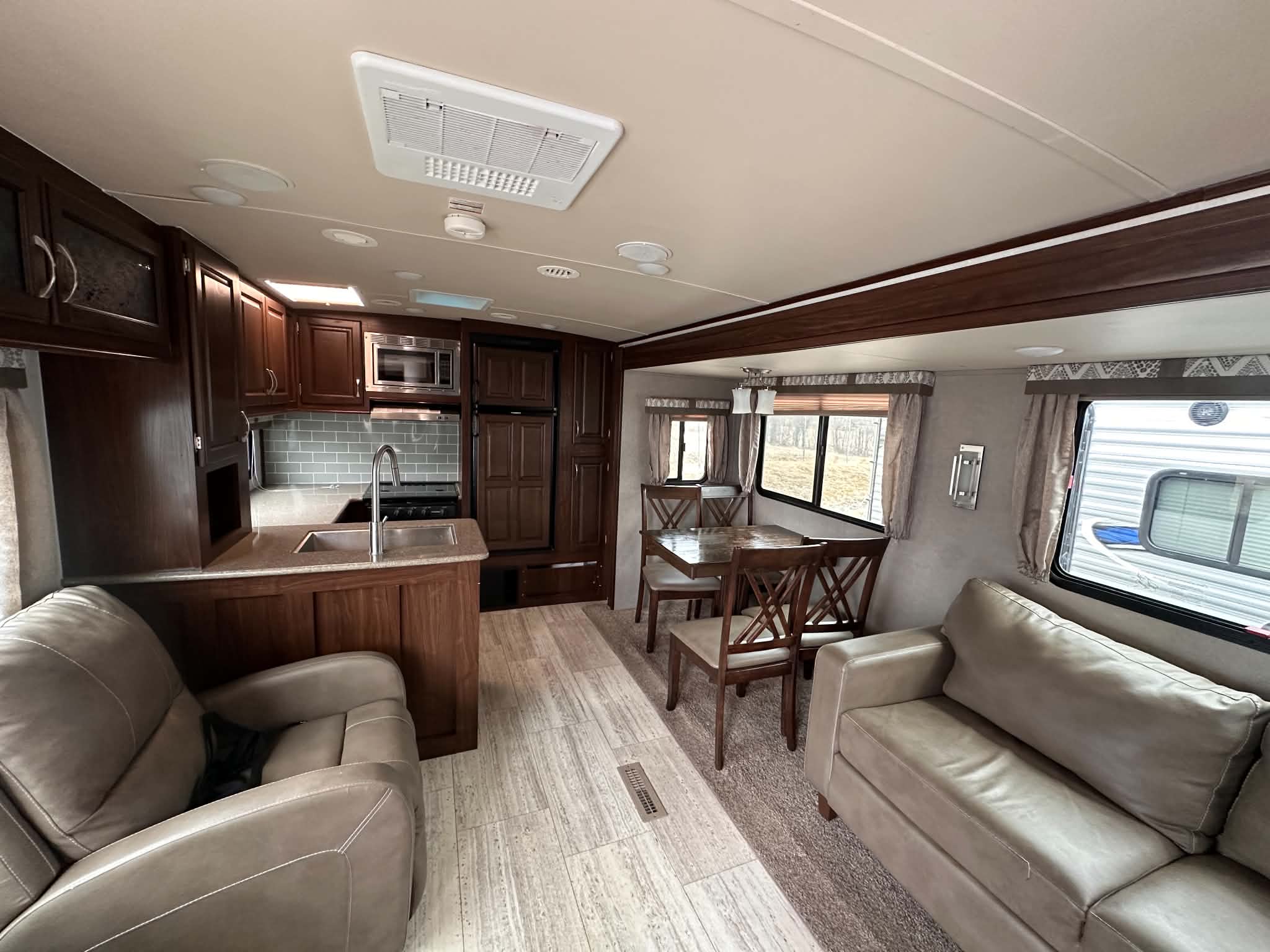 PALOMINO SOLAIRE 304RKDS 2018 (réservé Amos 15H) – Image 6