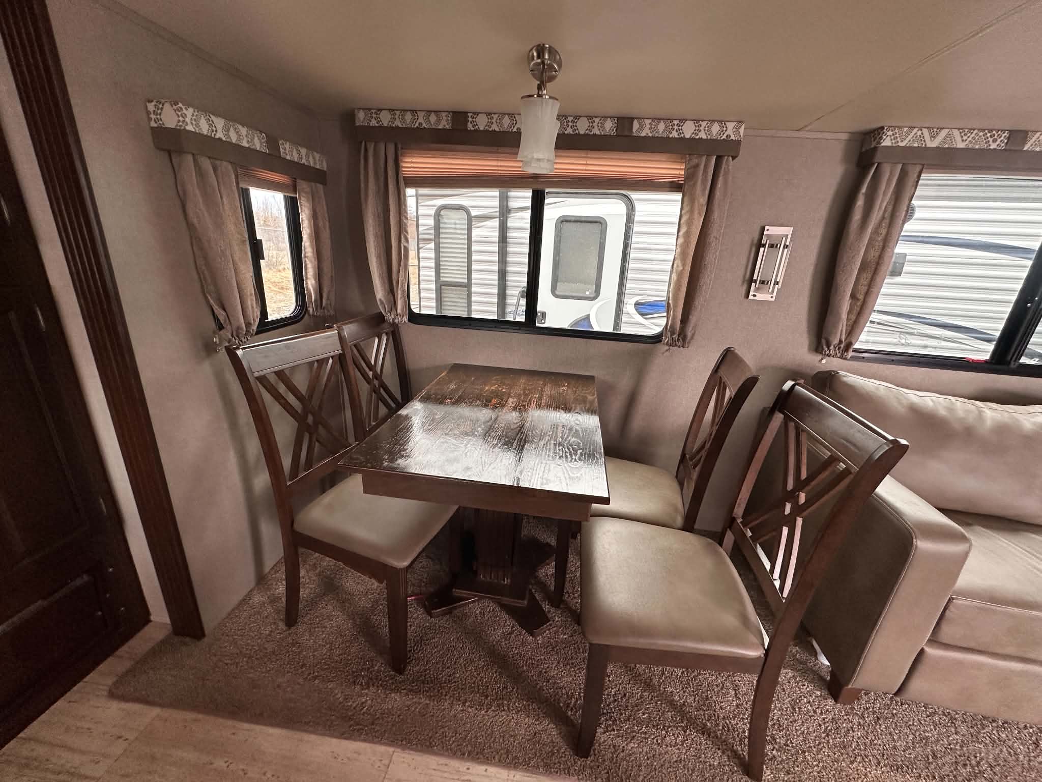 PALOMINO SOLAIRE 304RKDS 2018 (réservé Amos 15H) – Image 15