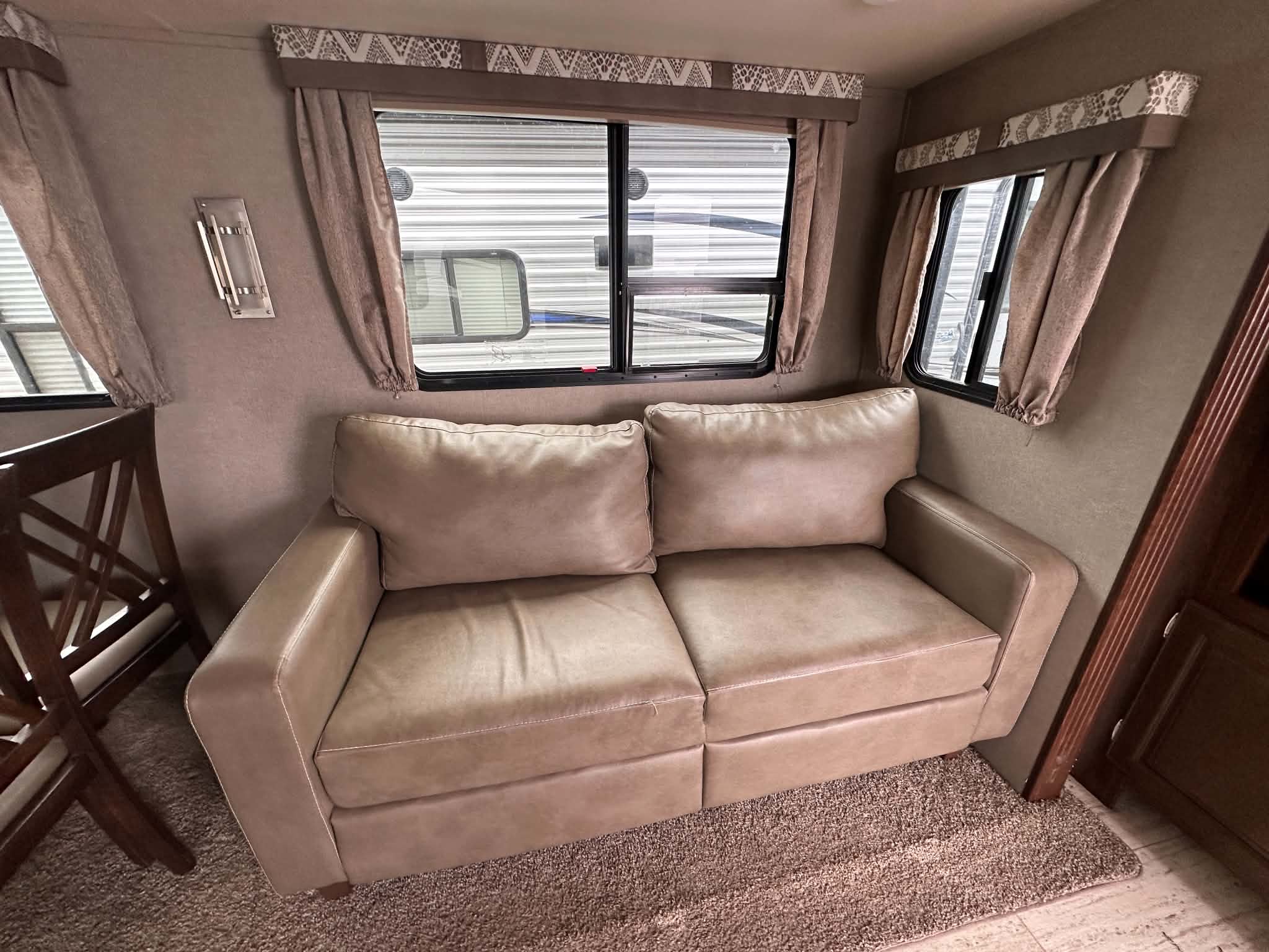 PALOMINO SOLAIRE 304RKDS 2018 (réservé Amos 15H) – Image 16