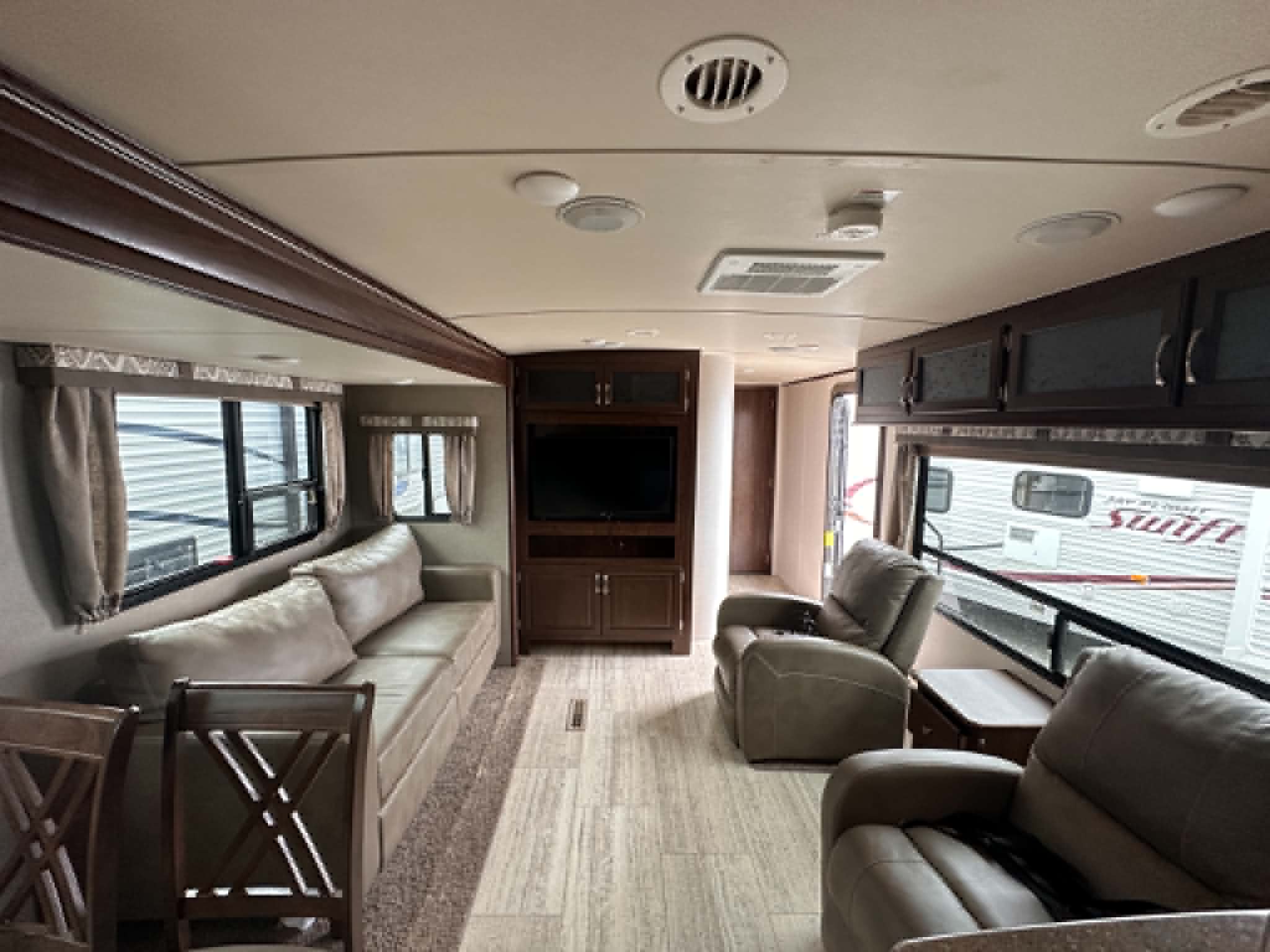 PALOMINO SOLAIRE 304RKDS 2018 (réservé Amos 15H) – Image 17