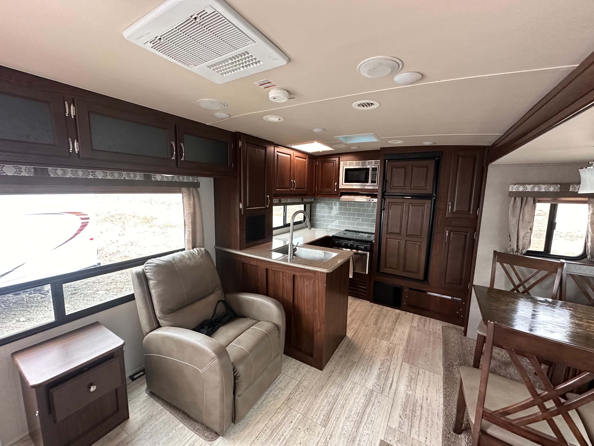 PALOMINO SOLAIRE 304RKDS 2018 (réservé Amos 15H) – Image 7