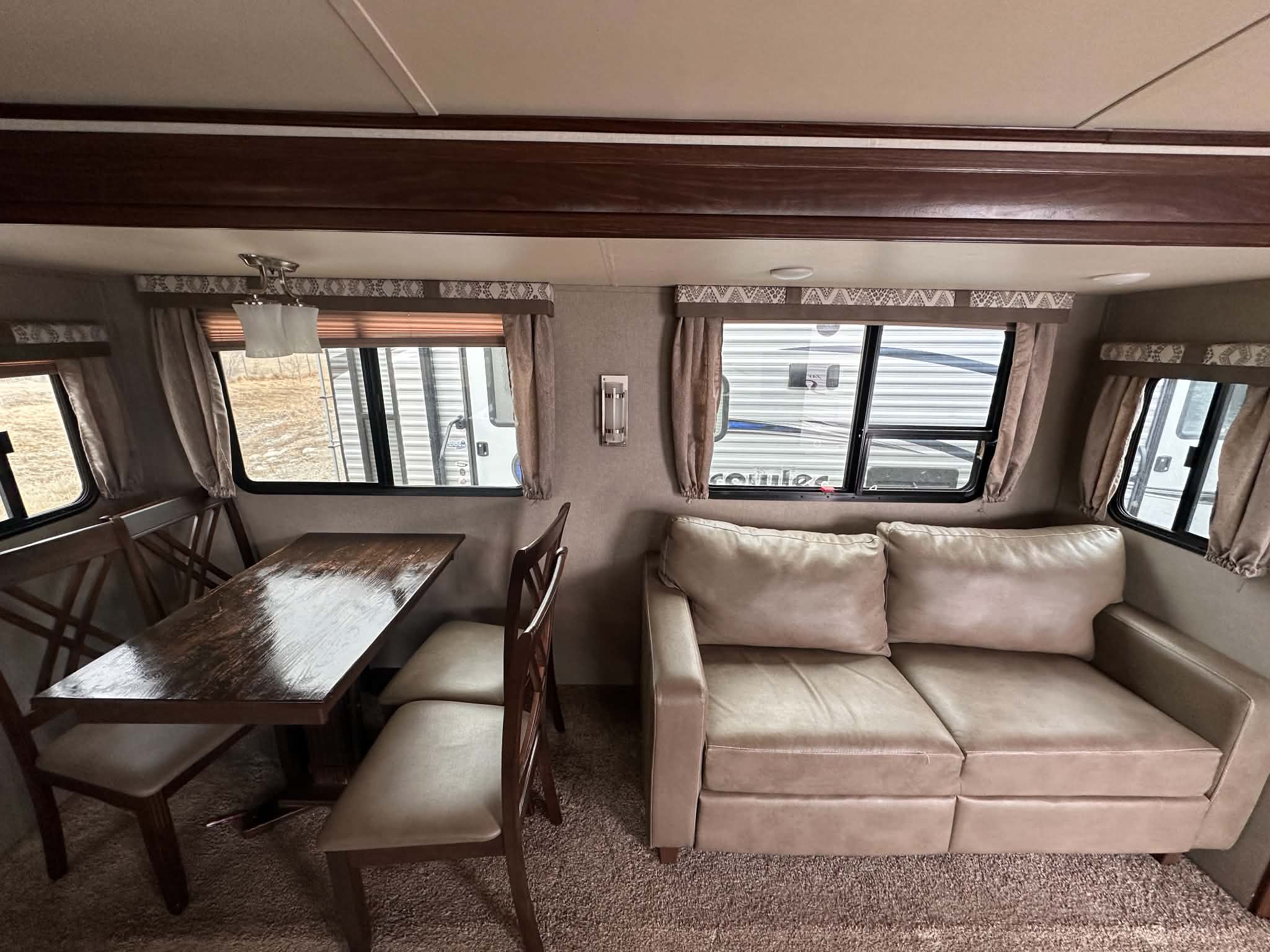 PALOMINO SOLAIRE 304RKDS 2018 (réservé Amos 15H) – Image 14