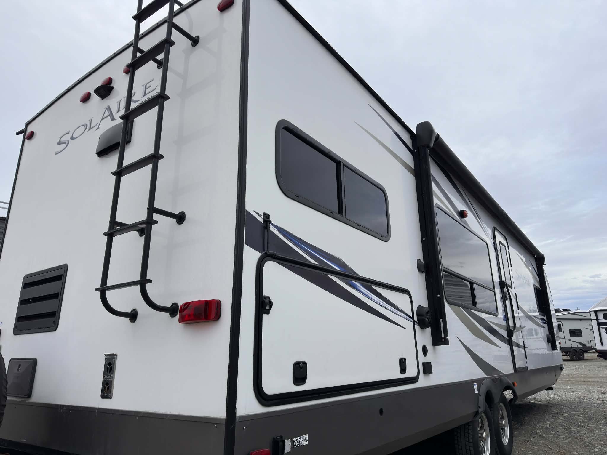 PALOMINO SOLAIRE 304RKDS 2018 (réservé Amos 15H) – Image 4