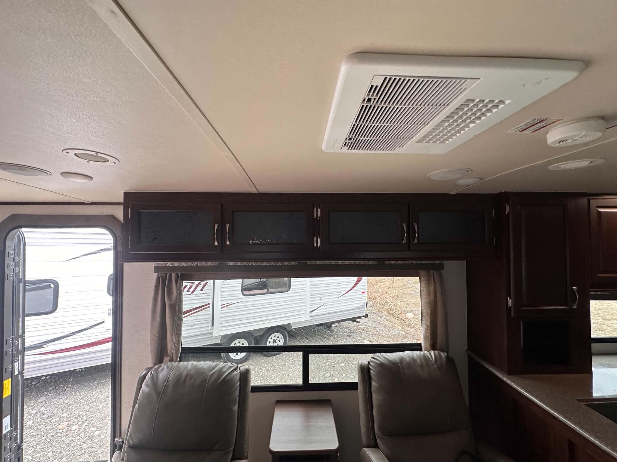 PALOMINO SOLAIRE 304RKDS 2018 (réservé Amos 15H) – Image 9