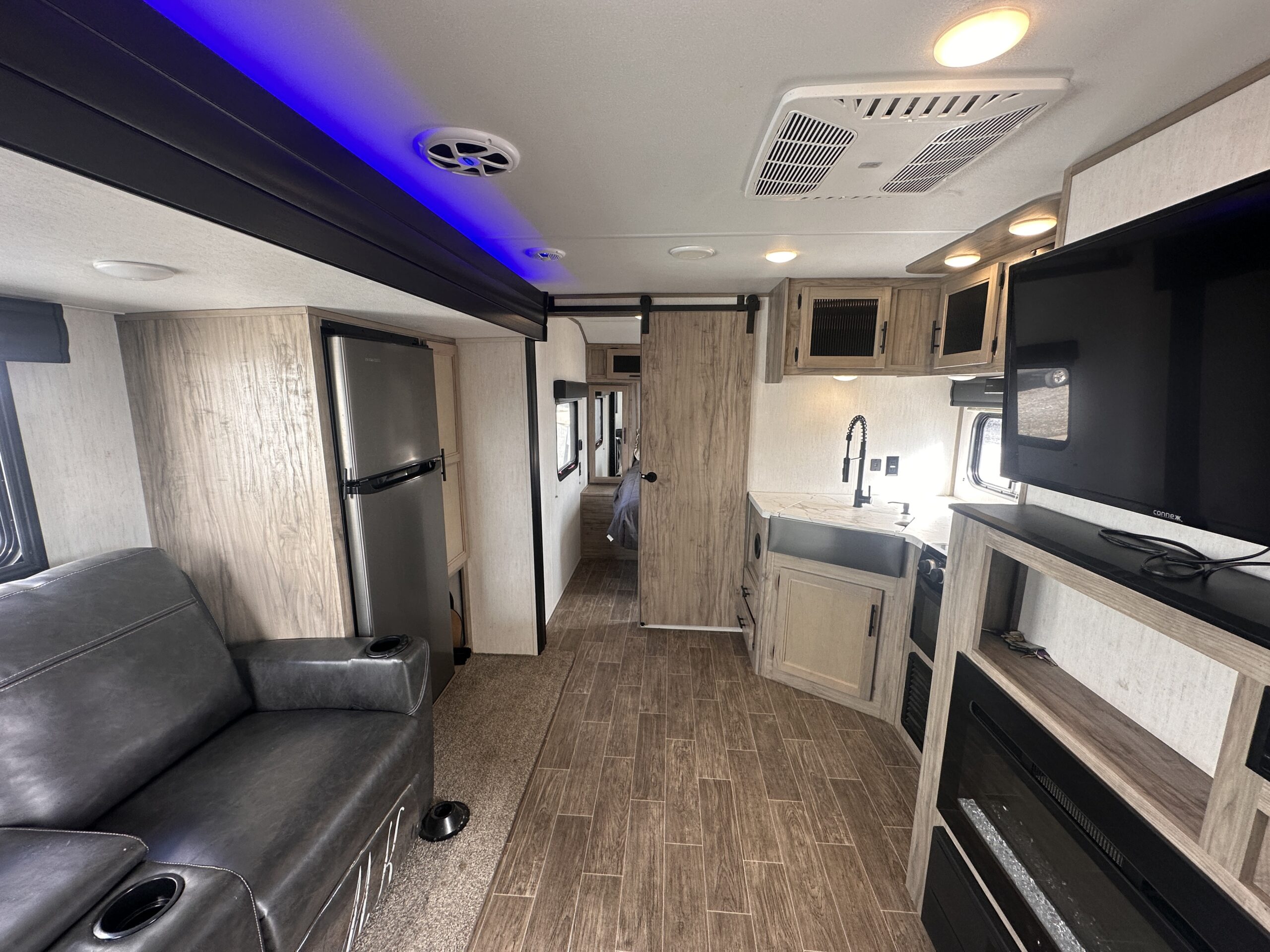 FOREST RIVER ALPHA WOLF 225WL 2022 – Image 6